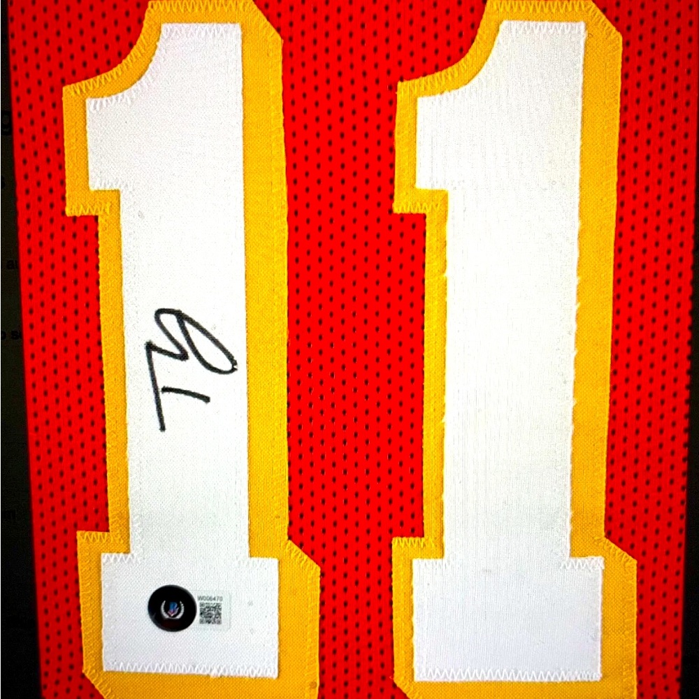 Trae young autographed Jersey